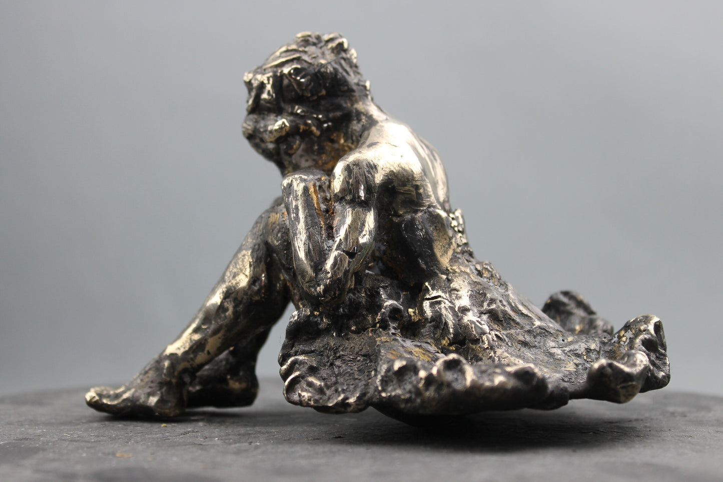 audrey flechet, flechet, sculpture, fonderie du champ bon, lili regarde les fourmis, french cancan, cancan, danse, dance, danseuse, bronze , bronce, bronzo, cire perdue, lost wax, metal casting
