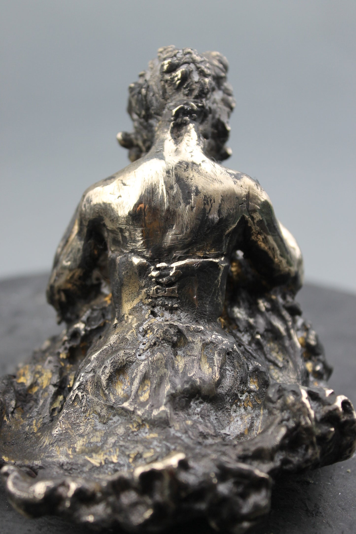 audrey flechet, flechet, sculpture, fonderie du champ bon, lili regarde les fourmis, french cancan, cancan, danse, dance, danseuse, bronze , bronce, bronzo, cire perdue, lost wax, metal casting