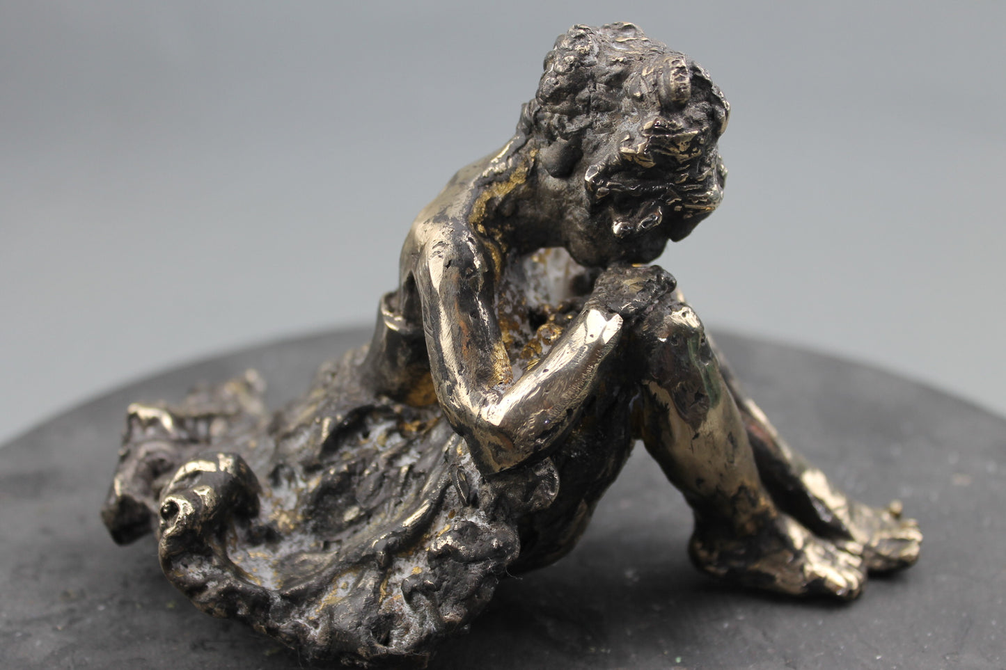audrey flechet, flechet, sculpture, fonderie du champ bon, lili regarde les fourmis, french cancan, cancan, danse, dance, danseuse, bronze , bronce, bronzo, cire perdue, lost wax, metal casting