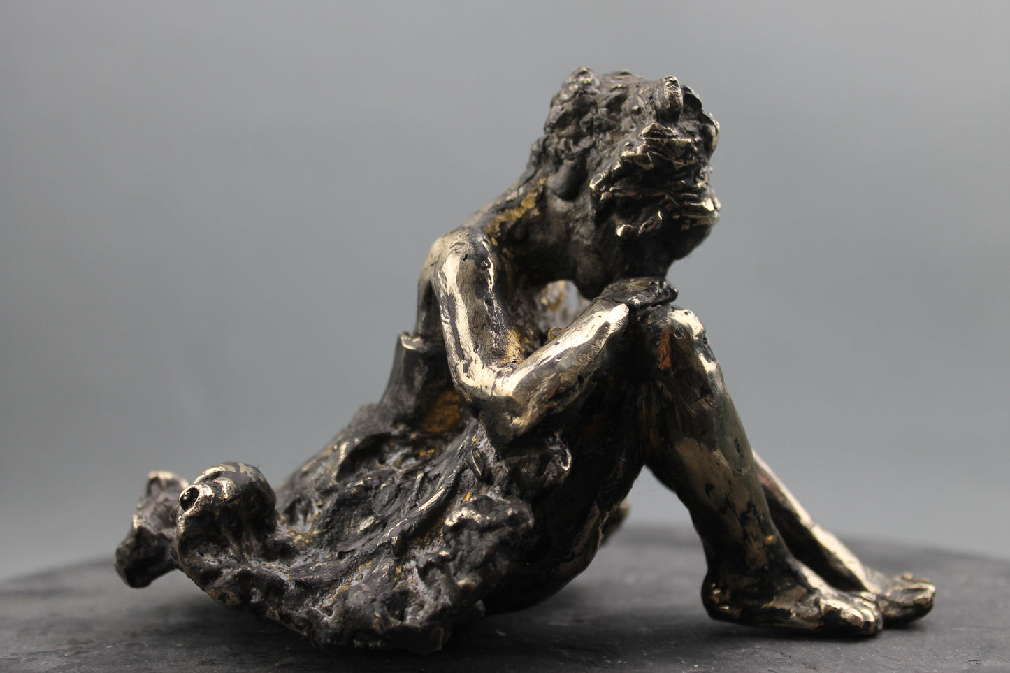 audrey flechet, flechet, sculpture, fonderie du champ bon, lili regarde les fourmis, french cancan, cancan, danse, dance, danseuse, bronze , bronce, bronzo, cire perdue, lost wax, metal casting