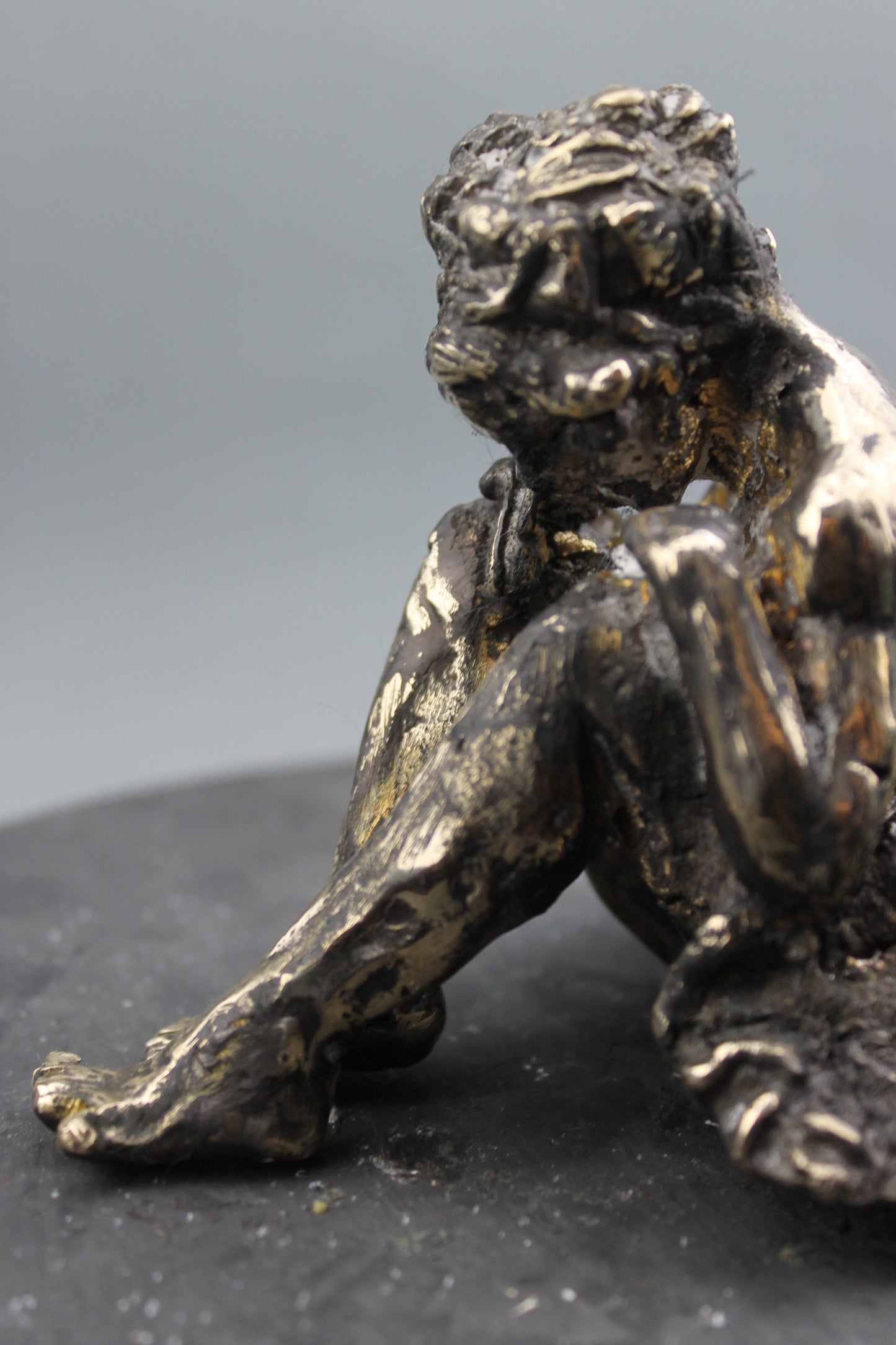 audrey flechet, flechet, sculpture, fonderie du champ bon, lili regarde les fourmis, french cancan, cancan, danse, dance, danseuse, bronze , bronce, bronzo, cire perdue, lost wax, metal casting