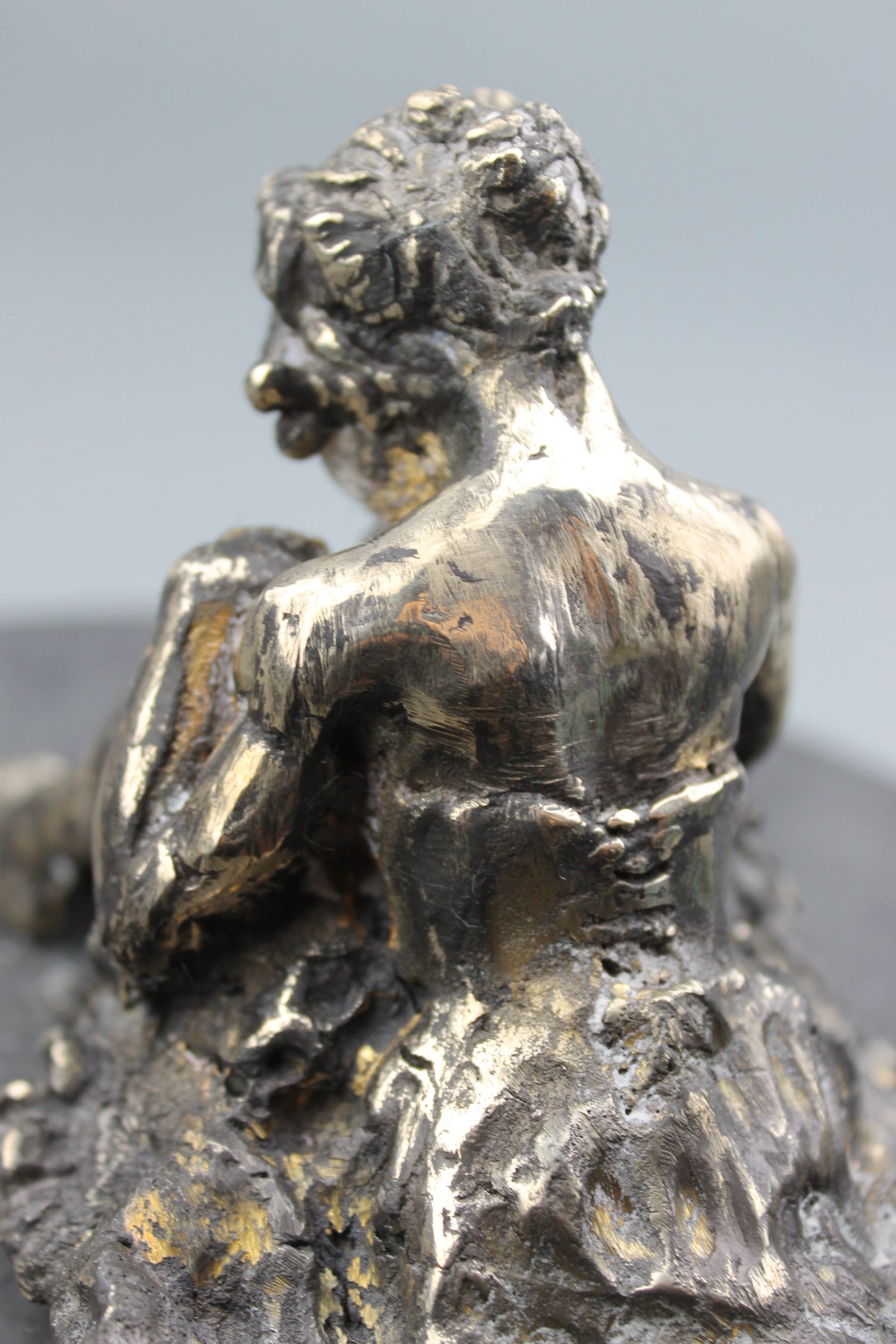 audrey flechet, flechet, sculpture, fonderie du champ bon, lili regarde les fourmis, french cancan, cancan, danse, dance, danseuse, bronze , bronce, bronzo, cire perdue, lost wax, metal casting