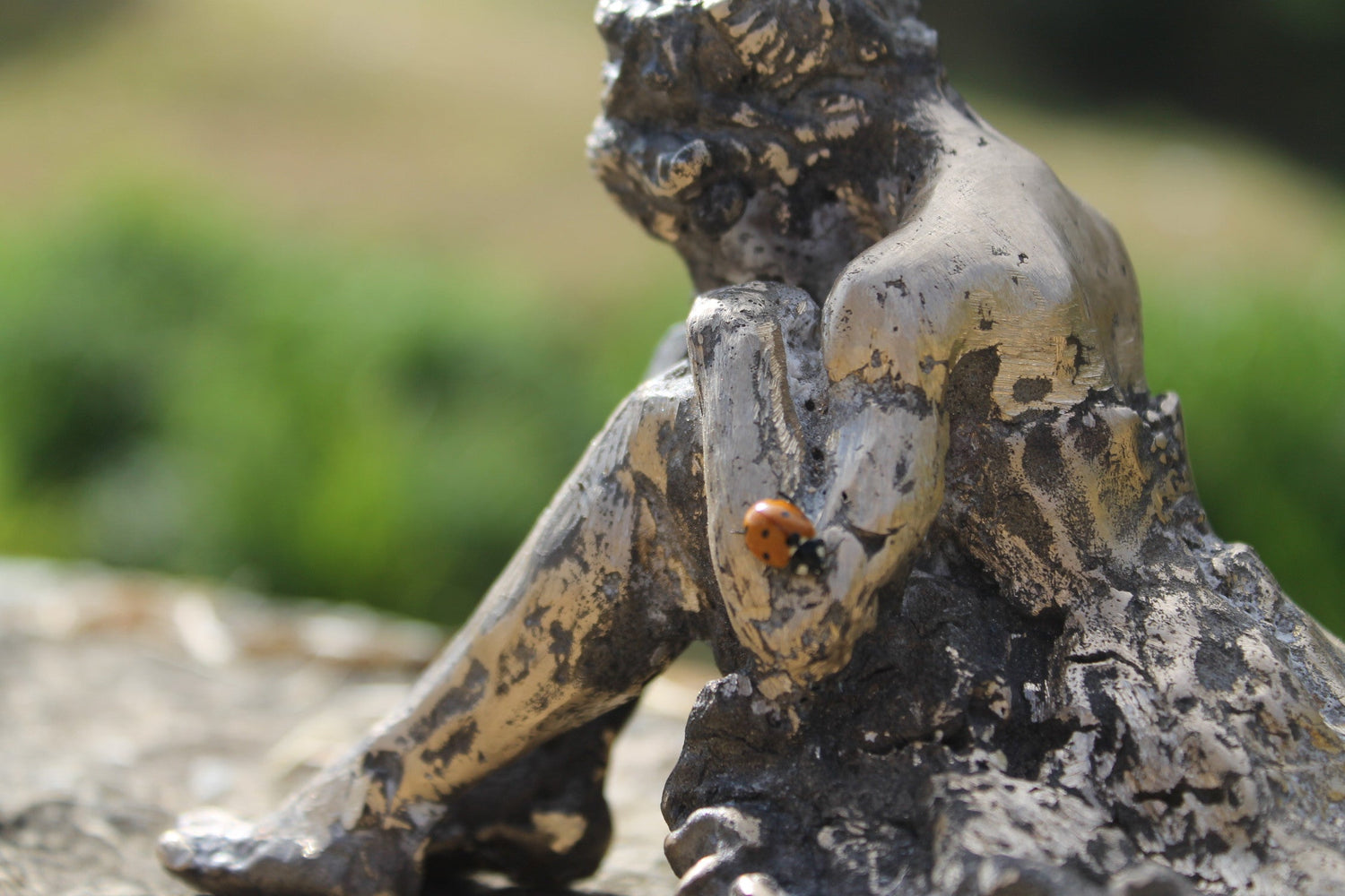 audrey flechet, flechet, sculpture, fonderie du champ bon, bronze, bronce, bronzo, lost wax, cire perdue, statue, statuette, nu, nu feminin, lili regarde les fourmis