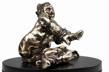 sculpture contemporaine, egon schiele, sculpture, audrey flechet, flechet, fonderie du champ bon, bronze, statue, statuette, cire perdue, technique de la cire perdue, bronce, lost wax, les bottes rouges, nu féminin, nu féminin à la jambe relevée
