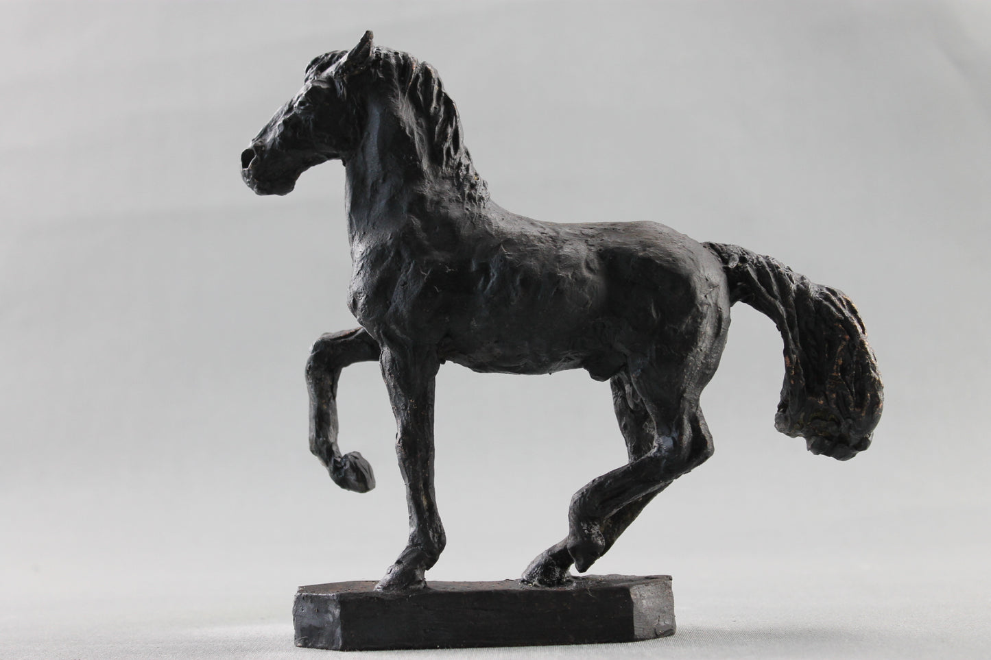 sculpture, audrey flechet, fonderie du champ bon, cheval au piaffer, piaffe horse, metal casting, bronze equestre, cire perdue, lost wax, horse, cavallo, caballo, bronce, bronzo