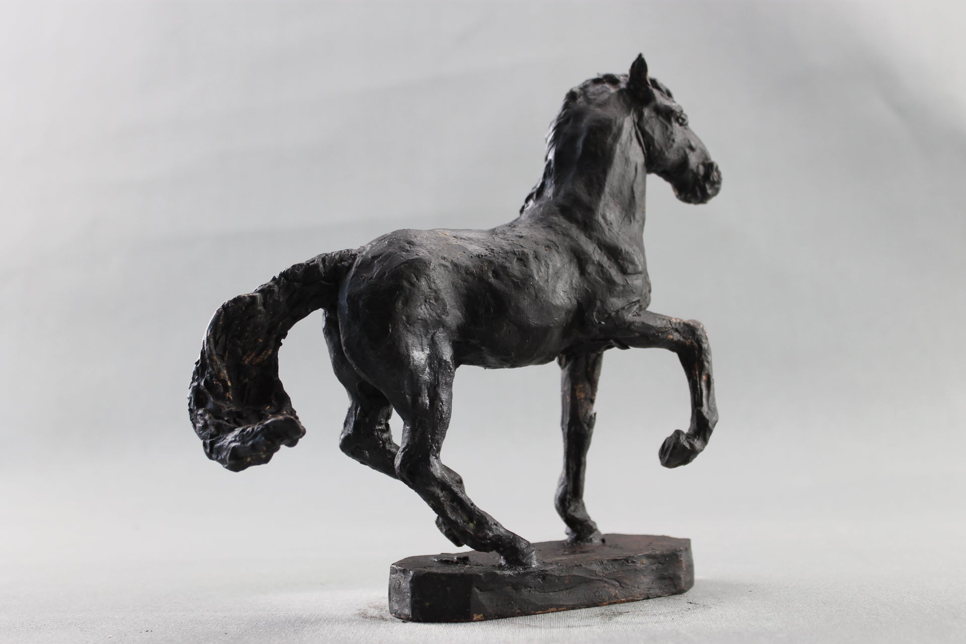 sculpture, audrey flechet, fonderie du champ bon, cheval au piaffer, piaffe horse, metal casting, bronze equestre, cire perdue, lost wax, horse, cavallo, caballo, bronce, bronzo