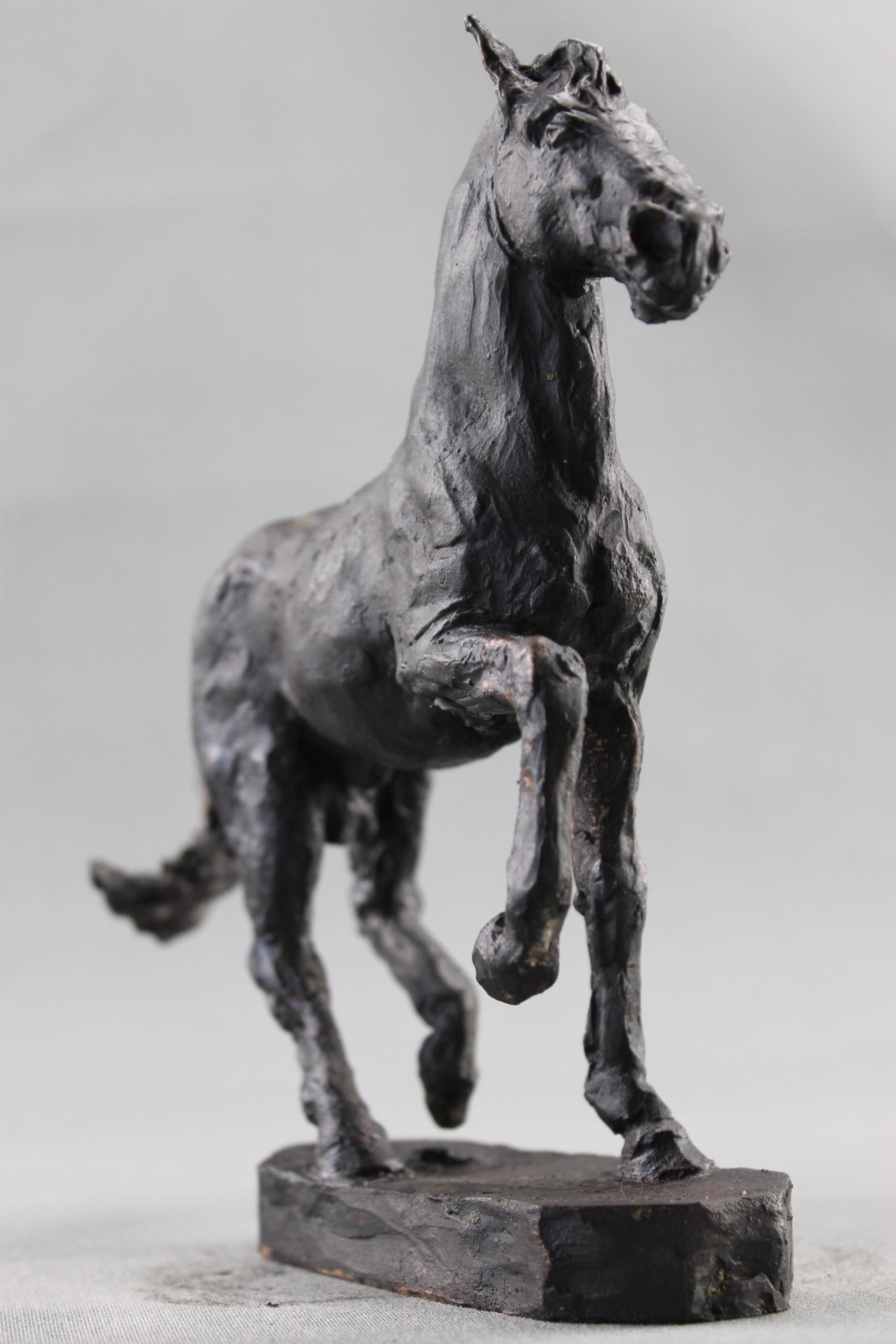 sculpture, audrey flechet, fonderie du champ bon, cheval au piaffer, piaffe horse, metal casting, bronze equestre, cire perdue, lost wax, horse, cavallo, caballo, bronce, bronzo