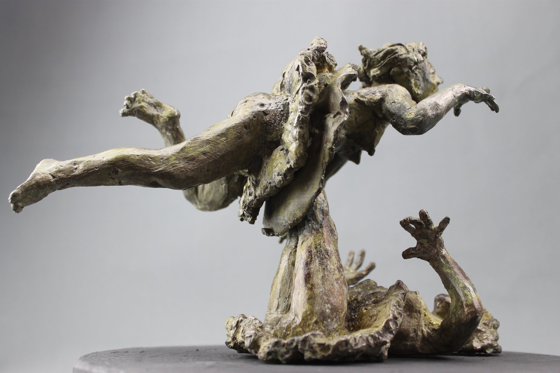 sculpture, audrey flechet, fonderie du champ bon, cancan, envol, bronze, statue, statuette, danse, cabaret
