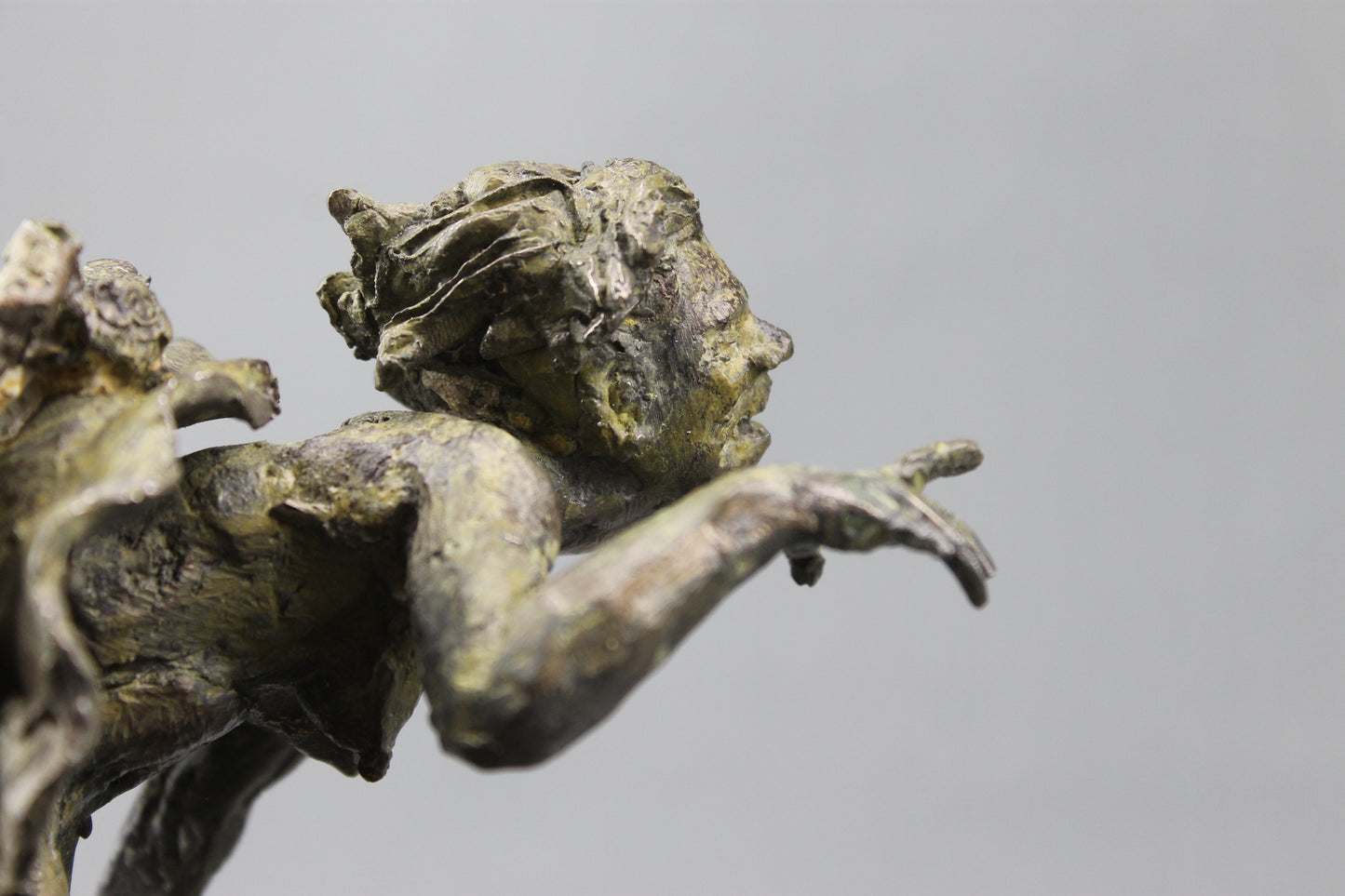 sculpture, audrey flechet, fonderie du champ bon, cancan, envol, bronze, statue, statuette, danse, cabaret