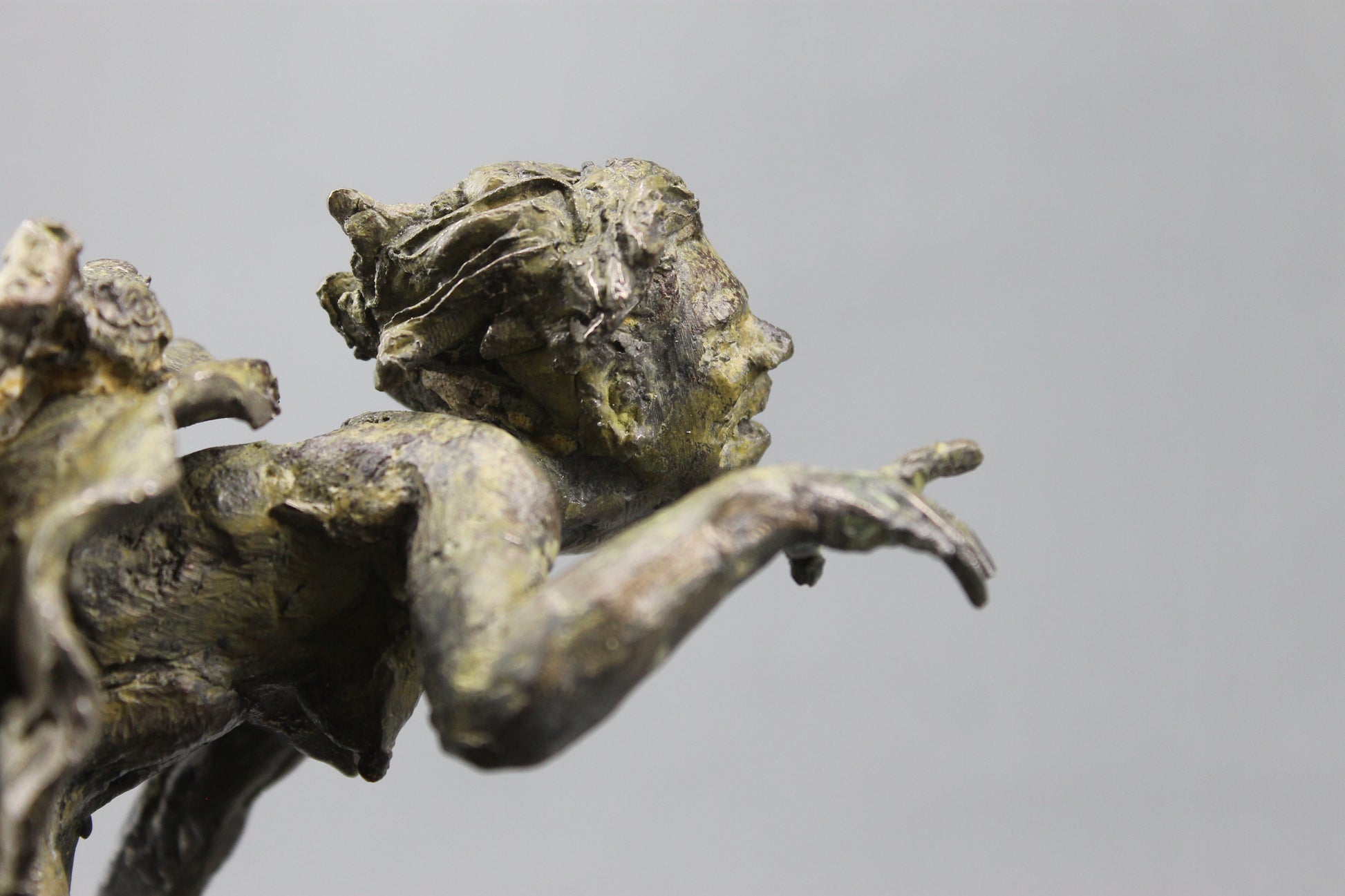 sculpture, audrey flechet, fonderie du champ bon, cancan, envol, bronze, statue, statuette, danse, cabaret