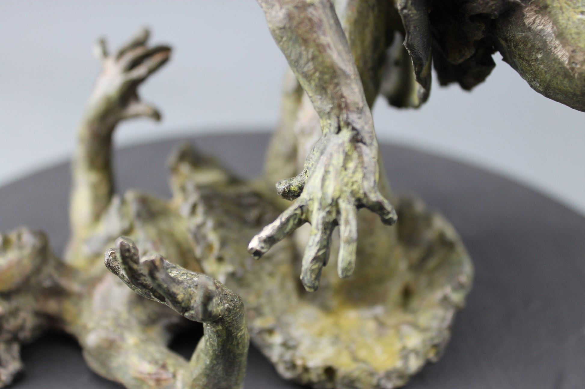 sculpture, audrey flechet, fonderie du champ bon, cancan, envol, bronze, statue, statuette, danse, cabaret