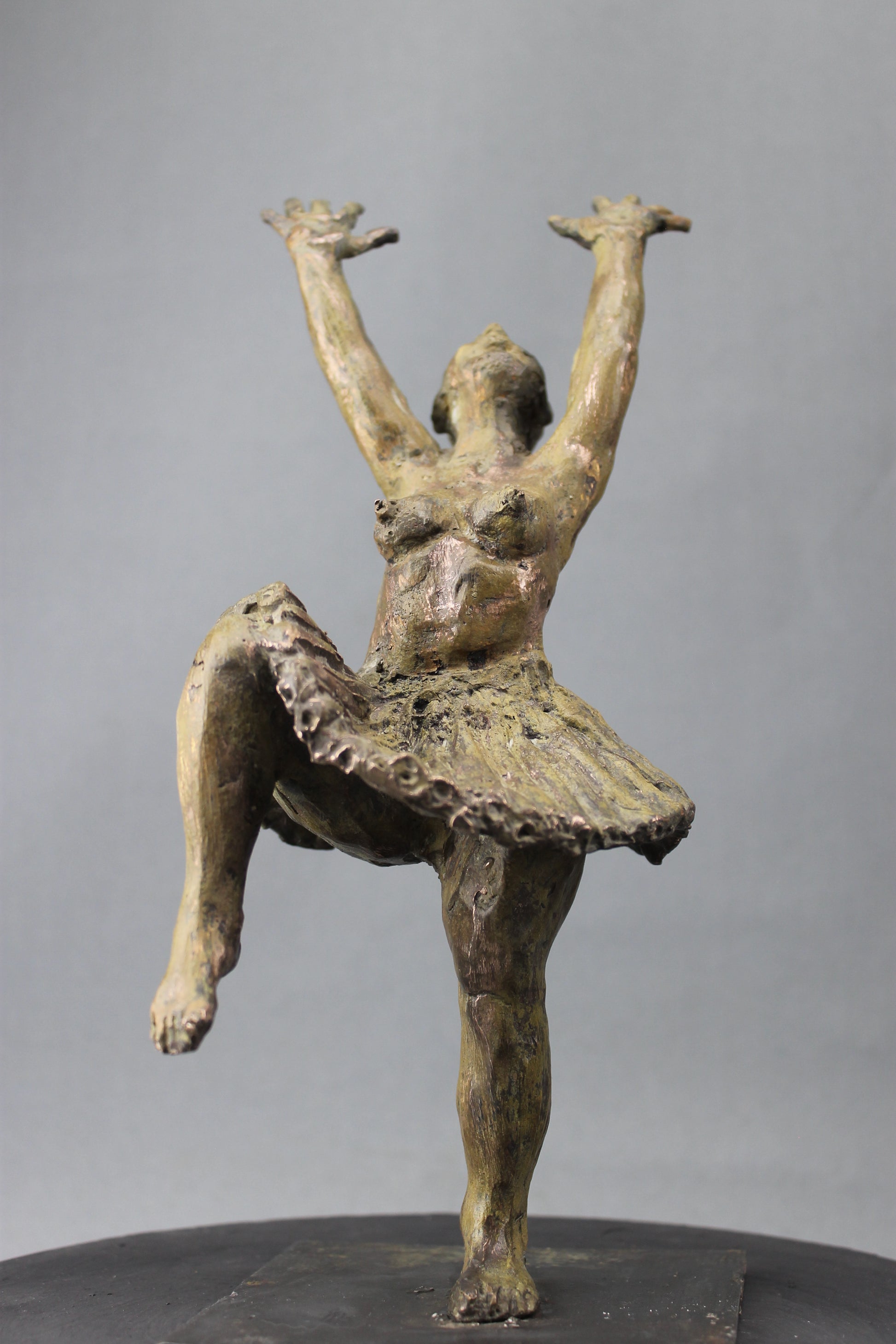 sculpture, audrey flechet, fonderie du champ bon, statue, statuette, bronze, cire perdue, l'élan, cancan, cirque, danse, danseuse