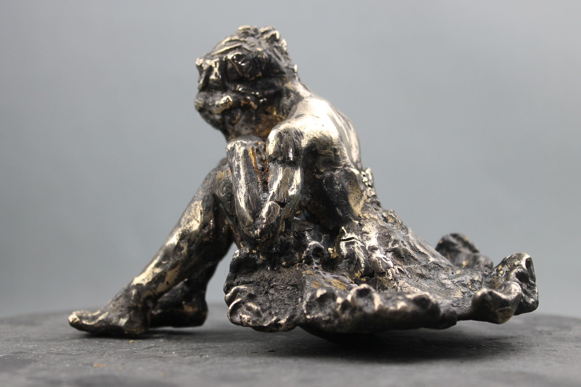 audrey flechet, flechet, sculpture, fonderie du champ bon, lili regarde les fourmis, french cancan, cancan, danse, dance, danseuse, bronze , bronce, bronzo, cire perdue, lost wax, metal casting
