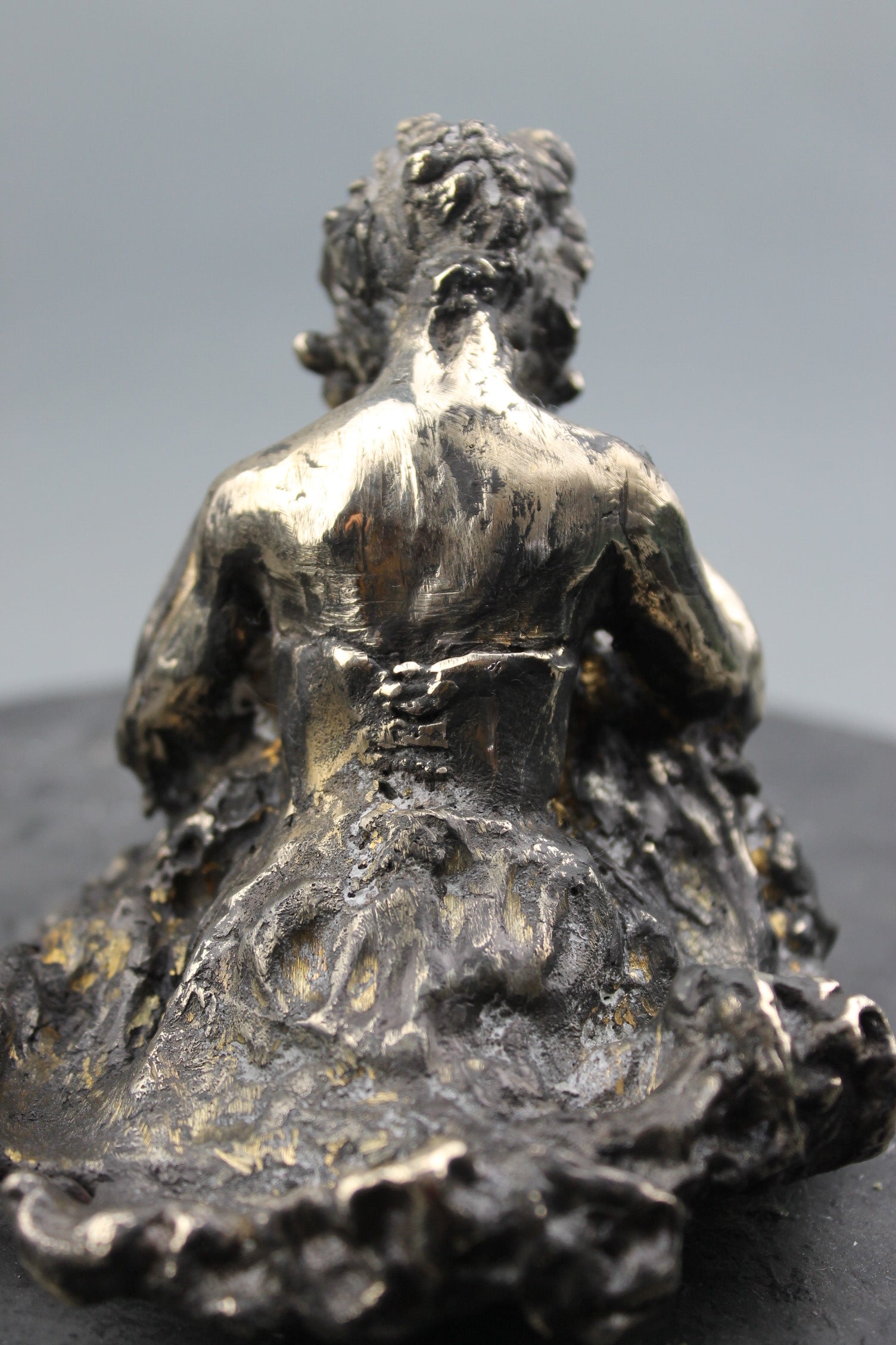 audrey flechet, flechet, sculpture, fonderie du champ bon, lili regarde les fourmis, french cancan, cancan, danse, dance, danseuse, bronze , bronce, bronzo, cire perdue, lost wax, metal casting