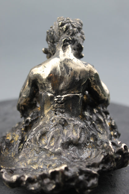audrey flechet, flechet, sculpture, fonderie du champ bon, lili regarde les fourmis, french cancan, cancan, danse, dance, danseuse, bronze , bronce, bronzo, cire perdue, lost wax, metal casting