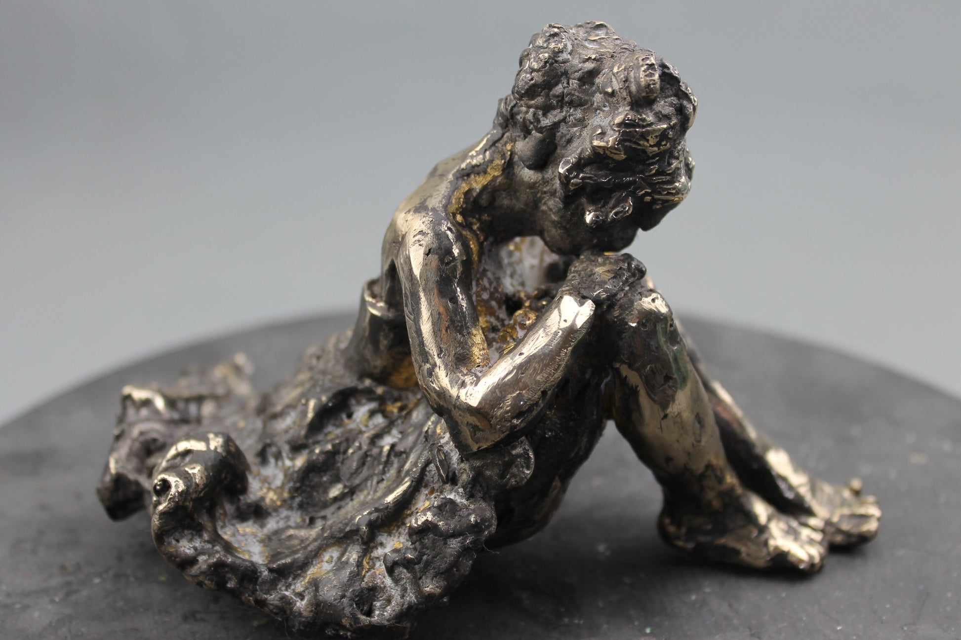 audrey flechet, flechet, sculpture, fonderie du champ bon, lili regarde les fourmis, french cancan, cancan, danse, dance, danseuse, bronze , bronce, bronzo, cire perdue, lost wax, metal casting