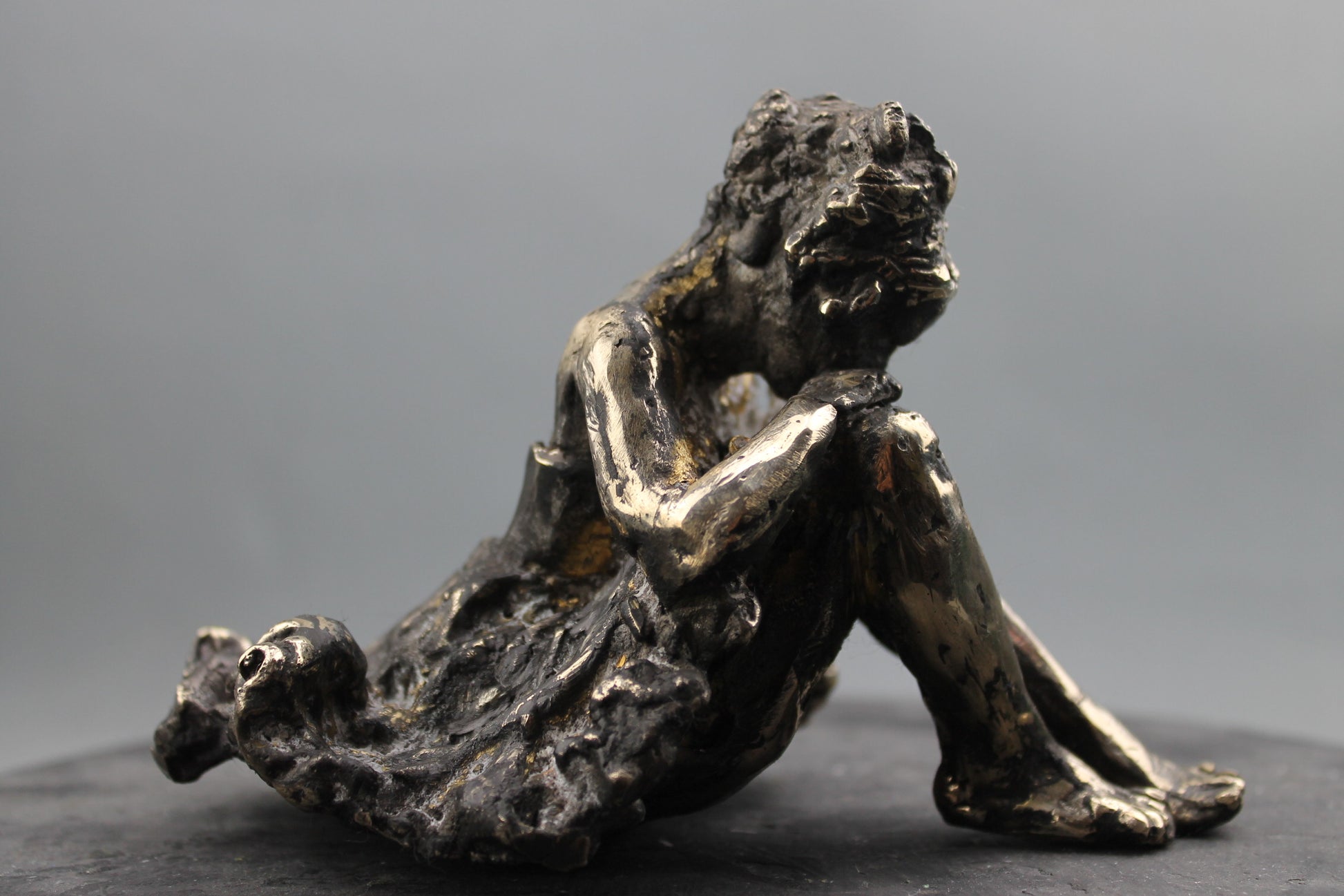 audrey flechet, flechet, sculpture, fonderie du champ bon, lili regarde les fourmis, french cancan, cancan, danse, dance, danseuse, bronze , bronce, bronzo, cire perdue, lost wax, metal casting