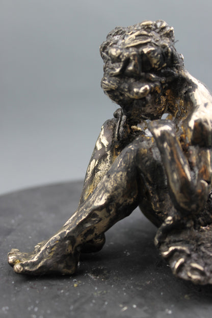 audrey flechet, flechet, sculpture, fonderie du champ bon, lili regarde les fourmis, french cancan, cancan, danse, dance, danseuse, bronze , bronce, bronzo, cire perdue, lost wax, metal casting
