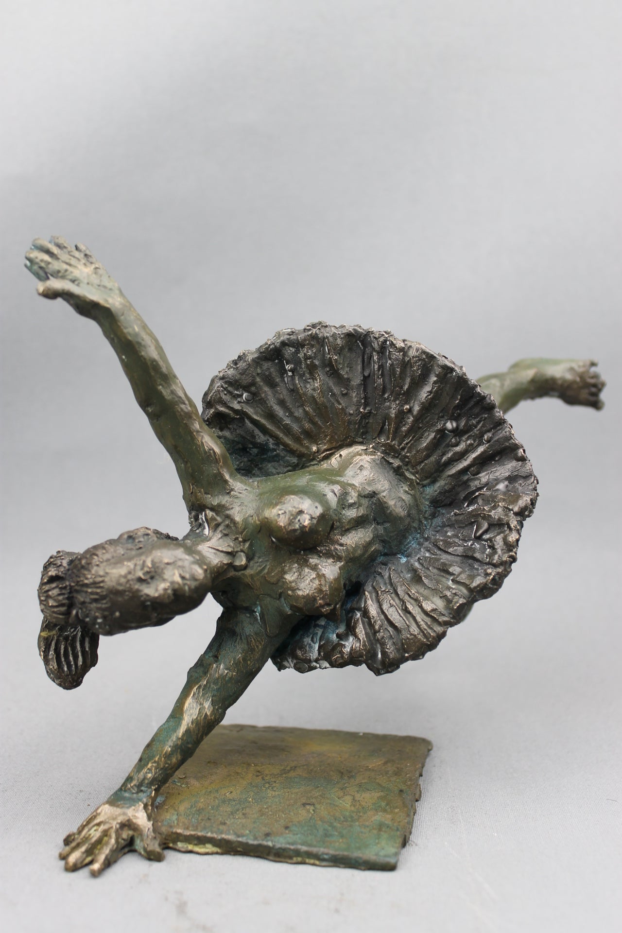 audrey flechet, flechet, sculpture, fonderie du champ bon, film stop motion, bronze, cancan, danseuse, film animation, film stop motion, grace sous tension