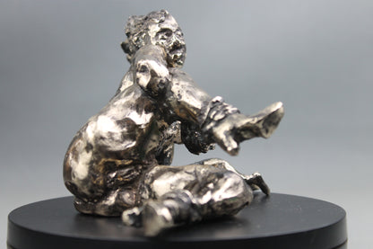 sculpture contemporaine, egon schiele, sculpture, audrey flechet, flechet, fonderie du champ bon, bronze, statue, statuette, cire perdue, technique de la cire perdue, bronce, lost wax, les bottes rouges, nu féminin, nu féminin à la jambe relevée