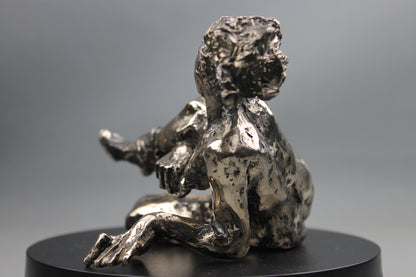 sculpture contemporaine, egon schiele, sculpture, audrey flechet, flechet, fonderie du champ bon, bronze, statue, statuette, cire perdue, technique de la cire perdue, bronce, lost wax, les bottes rouges, nu féminin, nu féminin à la jambe relevée