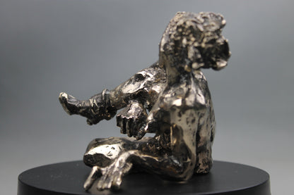 sculpture contemporaine, egon schiele, sculpture, audrey flechet, flechet, fonderie du champ bon, bronze, statue, statuette, cire perdue, technique de la cire perdue, bronce, lost wax, les bottes rouges, nu féminin, nu féminin à la jambe relevée